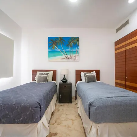 Beachfront Penthouse With 3 Bedrooms & Ocean View - Las Nubes