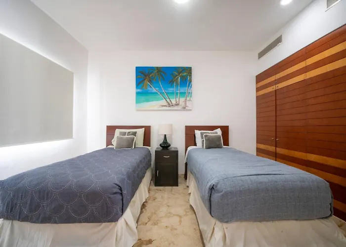 Hébergement de vacances Beachfront Penthouse With 3 Bedrooms & Ocean View - Nubes